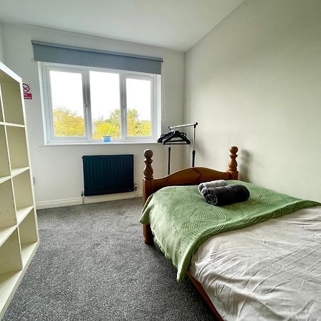 Large 5 Bed Detached House Near Stansted Airport With Parking For 2 Vehicles! Stansted Stays Stansted Mountfitchet Extérieur photo