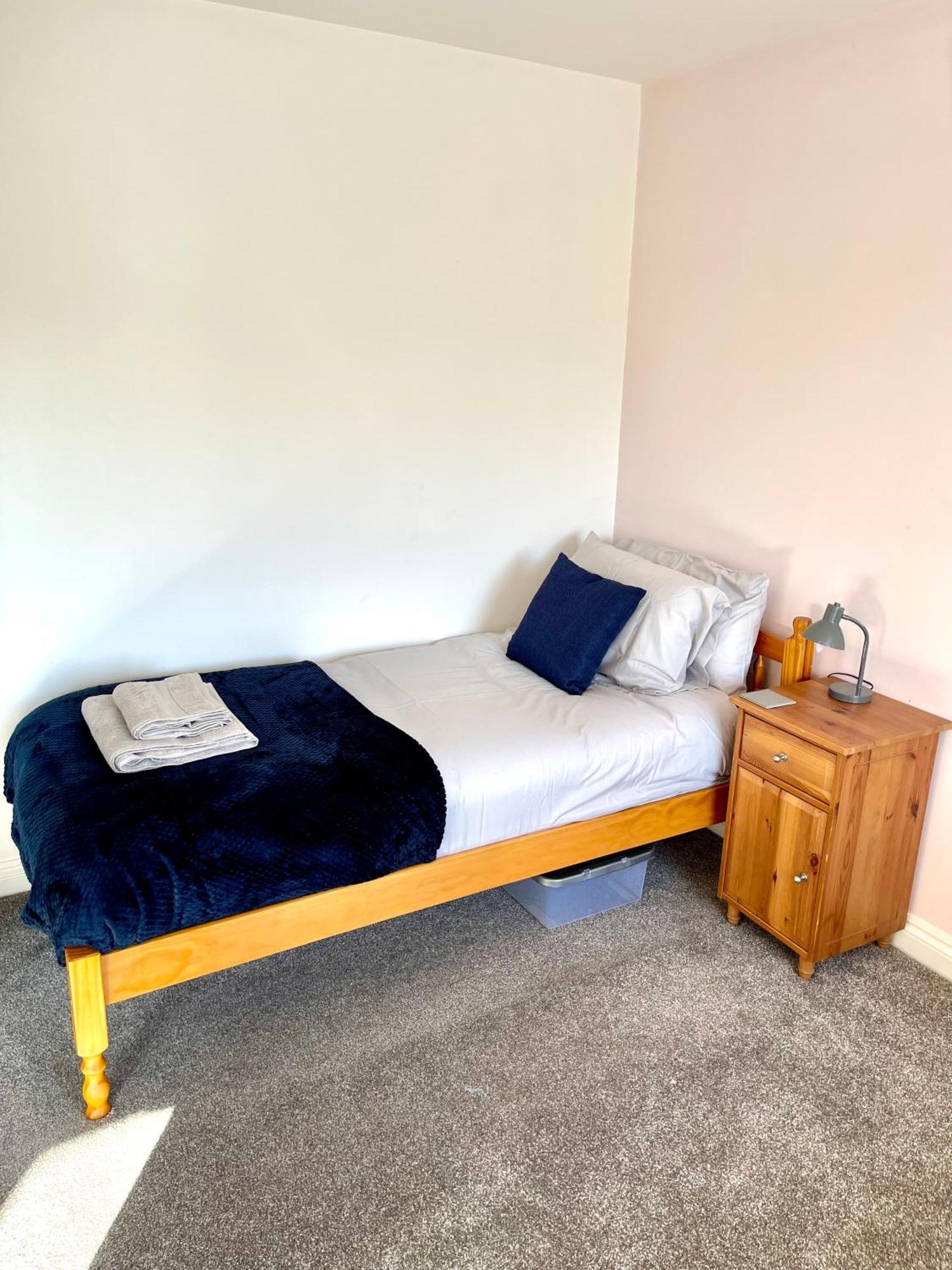 Large 5 Bed Detached House Near Stansted Airport With Parking For 2 Vehicles! Stansted Stays Stansted Mountfitchet Extérieur photo