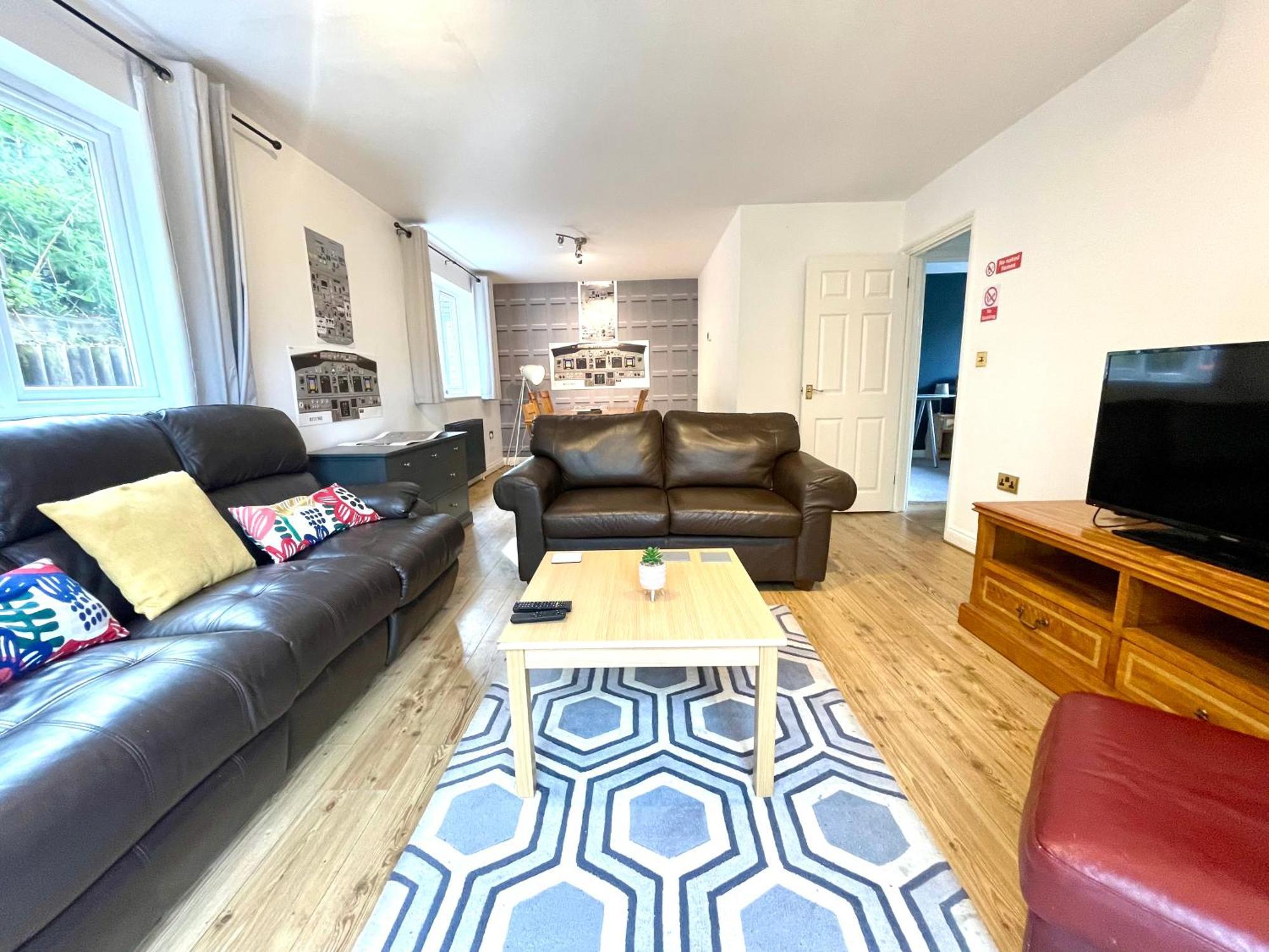 Large 5 Bed Detached House Near Stansted Airport With Parking For 2 Vehicles! Stansted Stays Stansted Mountfitchet Extérieur photo