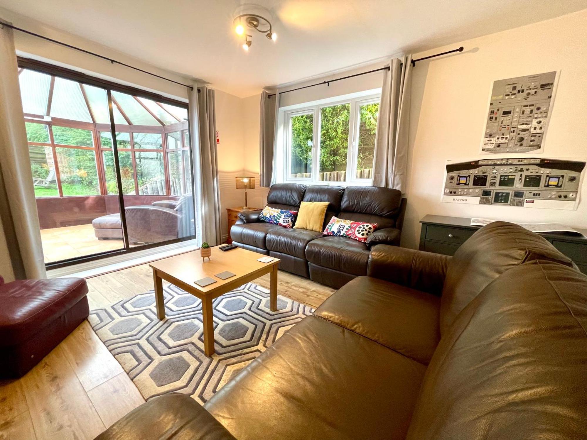 Large 5 Bed Detached House Near Stansted Airport With Parking For 2 Vehicles! Stansted Stays Stansted Mountfitchet Extérieur photo