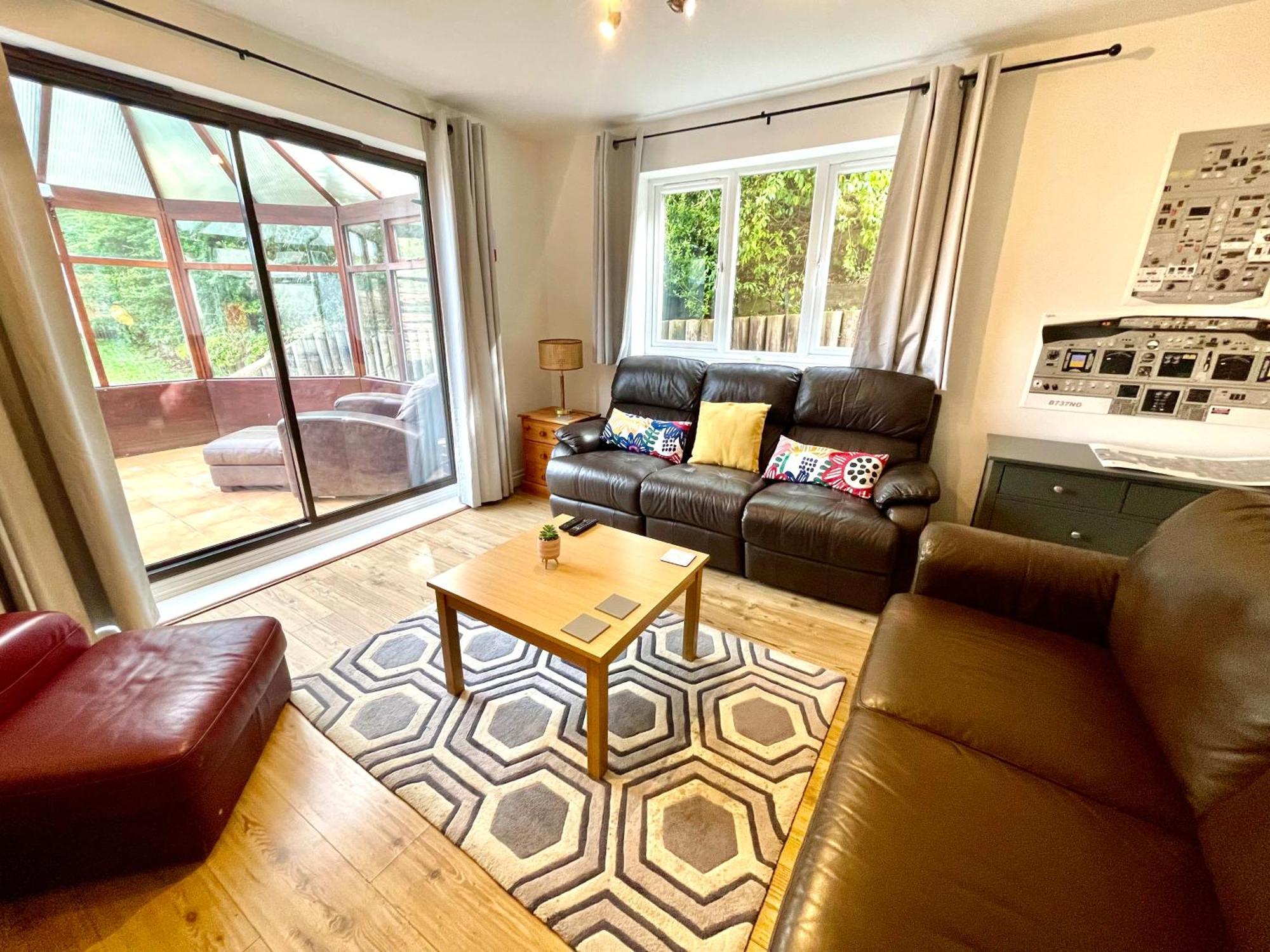 Large 5 Bed Detached House Near Stansted Airport With Parking For 2 Vehicles! Stansted Stays Stansted Mountfitchet Extérieur photo